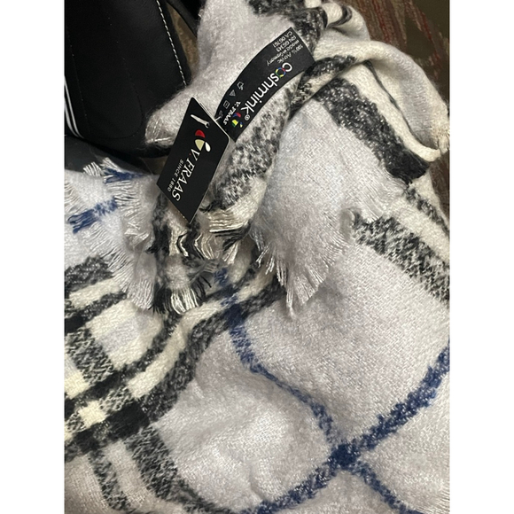 Women's Cashmink Plaid Scarf One Size Gray Black Blue - Picture 2 of 3